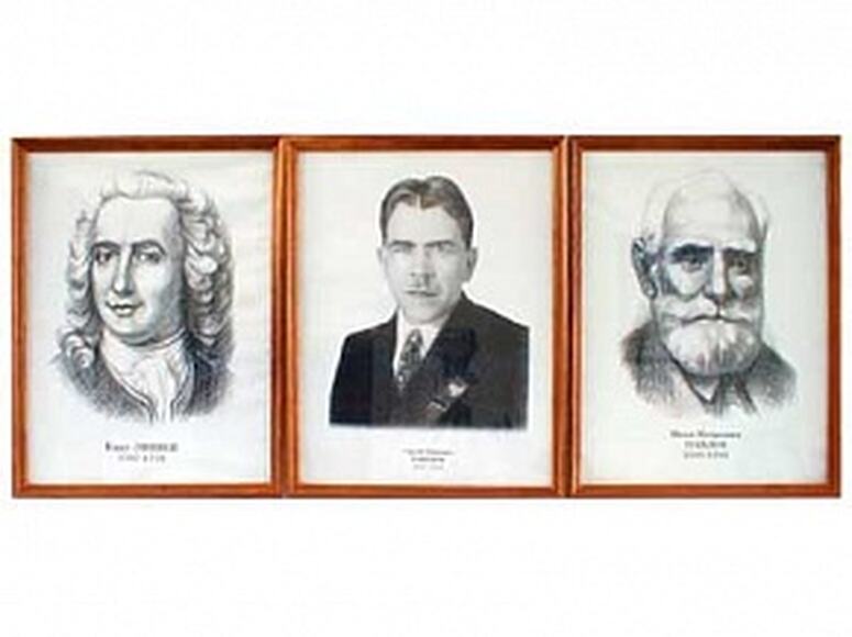 Портреты выдающихся биологов (дерев. рамка, под стеклом)