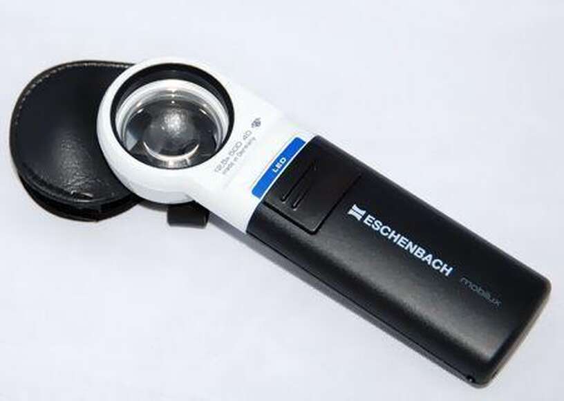 лупа карманная с подсветкой Illuminated Magnifiers MOBILUX LED 12,5Х (151112)